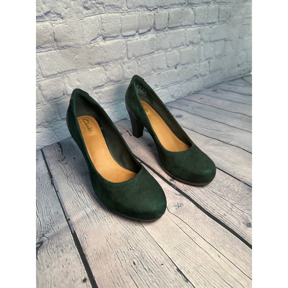 Clark’s Dark Green Suede Heels Pumps Size 8